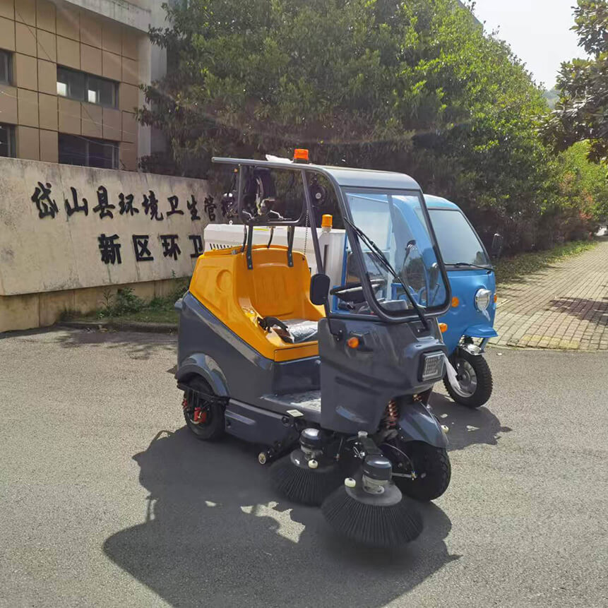 岱山縣環(huán)境衛(wèi)生管理新區(qū)環(huán)衛(wèi)站S130多功能保潔作業(yè)車(chē)/H53三輪高壓沖洗車(chē)