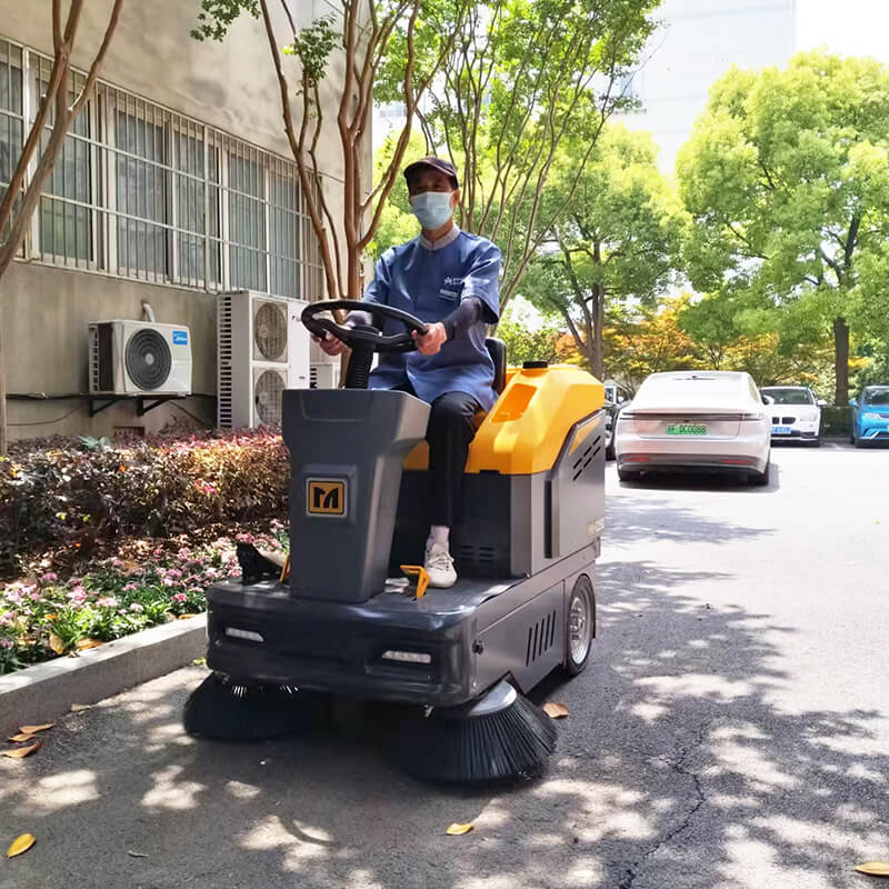 南通妙潔物業(yè)C150駕駛式掃地機(jī)