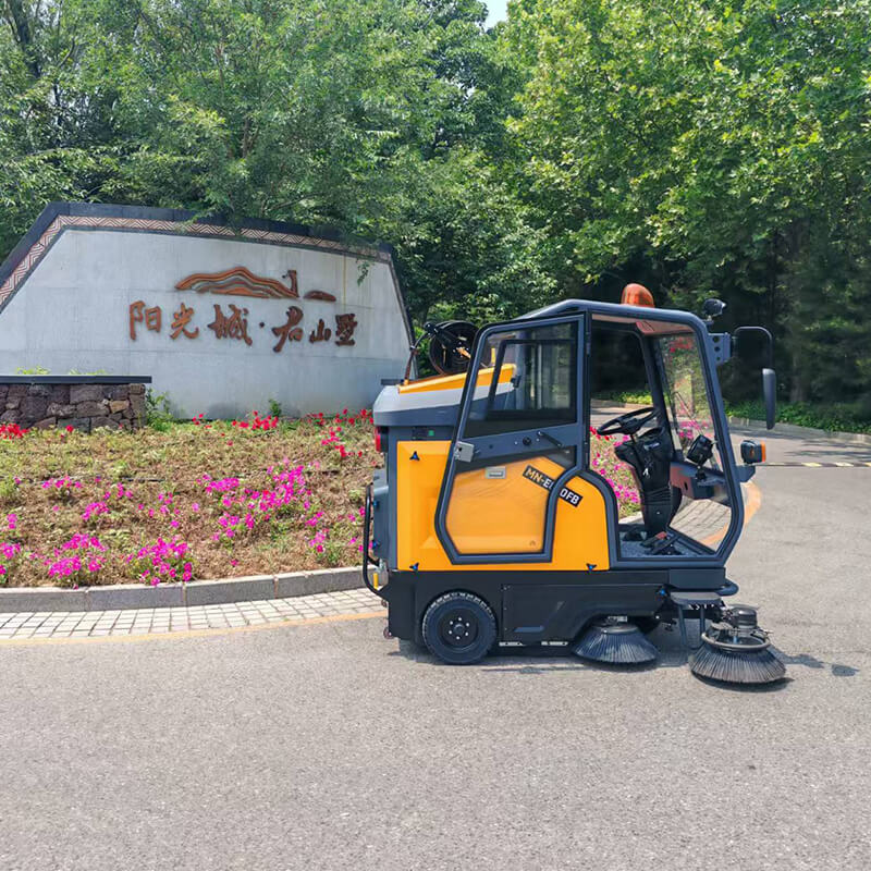 北京密云陽(yáng)光城君山墅E810FB封閉式掃地機(jī)